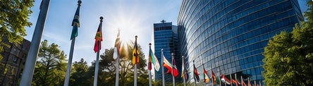 Banderas y edificios: representación de la cooperación internacional